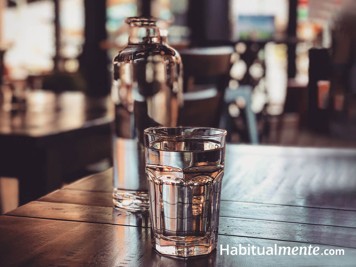 ¿Cuánta agua hay que beber para mantener una hidratación óptima? (la guía práctica)