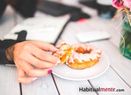 Cómo evitar las tentaciones y mantener tu rutina saludable (sin fuerza de voluntad)