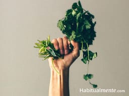 Una estrategia para empezar a comer más sano (con poco tiempo y sin gastar una fortuna)