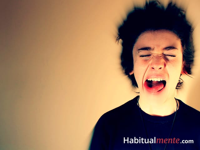 Una simple estrategia para combatir el estrés y 4 hábitos que lo acumulan (sin darte cuenta)